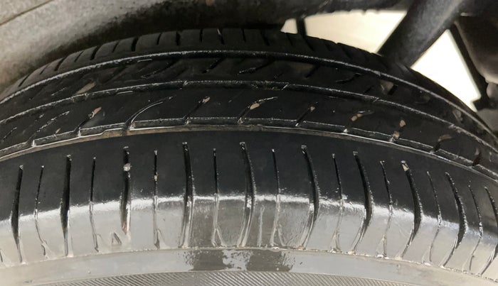 2014 Maruti Wagon R 1.0 VXI, Petrol, Manual, 77,369 km, Left Rear Tyre Tread