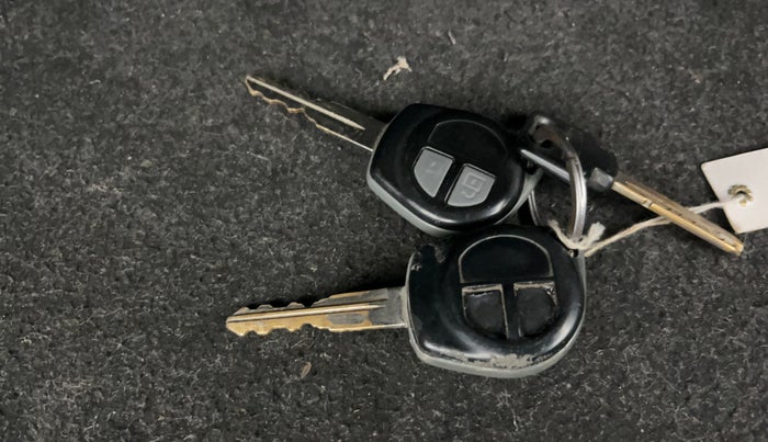 2014 Maruti Wagon R 1.0 VXI, Petrol, Manual, 77,369 km, Key Close Up