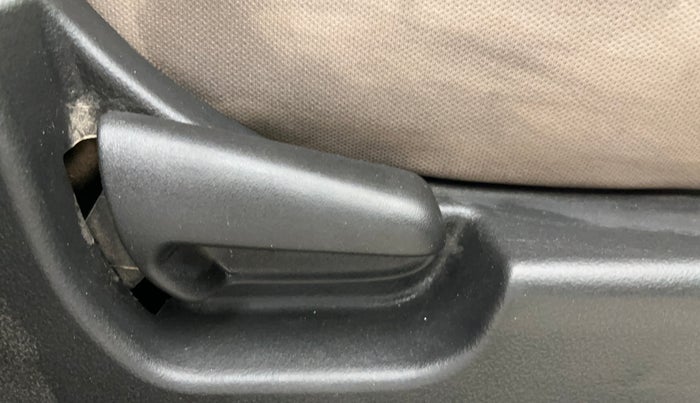 2014 Maruti Wagon R 1.0 VXI, Petrol, Manual, 77,369 km, Driver Side Adjustment Panel