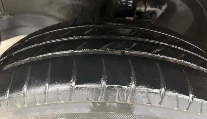 2014 Maruti Wagon R 1.0 VXI, Petrol, Manual, 77,369 km, Left Front Tyre Tread