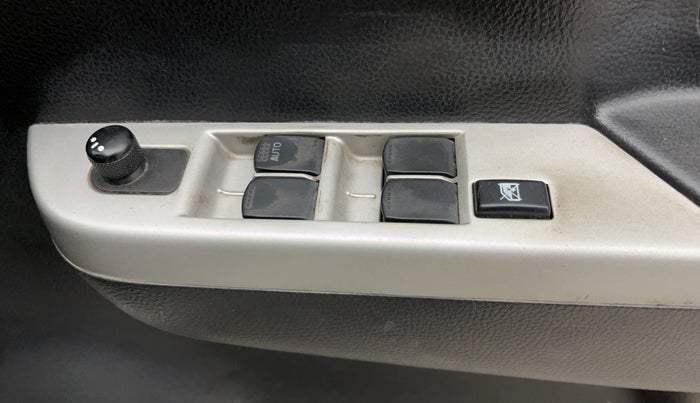 2014 Maruti Wagon R 1.0 VXI, Petrol, Manual, 77,369 km, Driver Side Door Panels Control