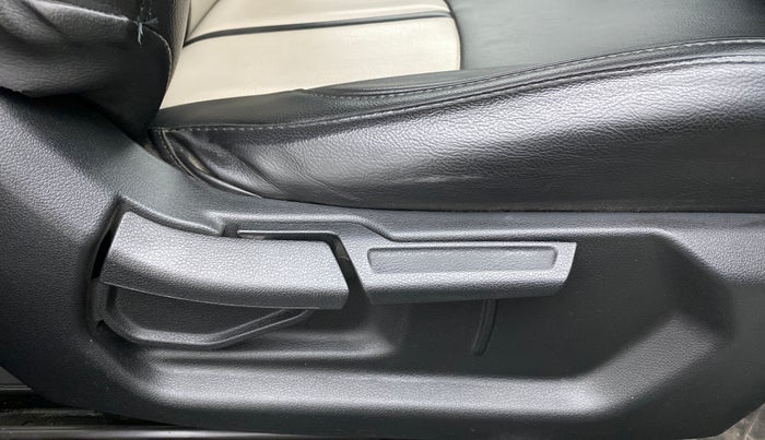 2020 Hyundai VENUE SX PLUS 1.0 TURBO DCT, Petrol, Automatic, 26,640 km, Driver Side Adjustment Panel