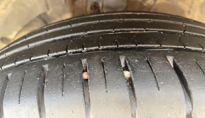 2020 Toyota Glanza V CVT, Petrol, Automatic, 31,748 km, Left Front Tyre Tread