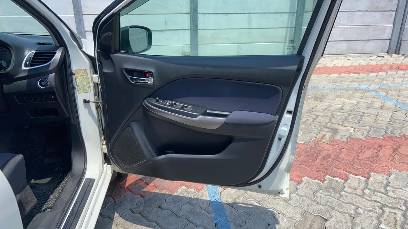 2020 Toyota Glanza V CVT, Petrol, Automatic, 31,748 km, Driver Side Door Panels Control