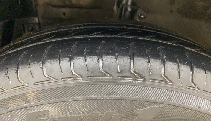 2013 Maruti Swift VXI, Petrol, Manual, 94,966 km, Left Front Tyre Tread