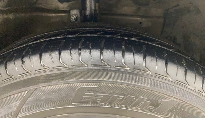 2013 Maruti Swift VXI, Petrol, Manual, 94,966 km, Right Front Tyre Tread