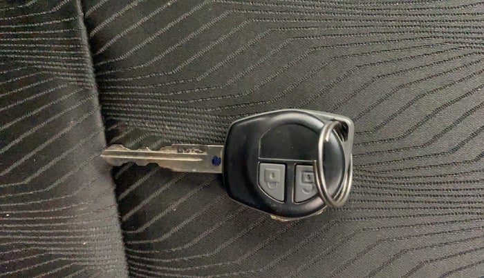 2013 Maruti Swift VXI, Petrol, Manual, 94,966 km, Key Close Up