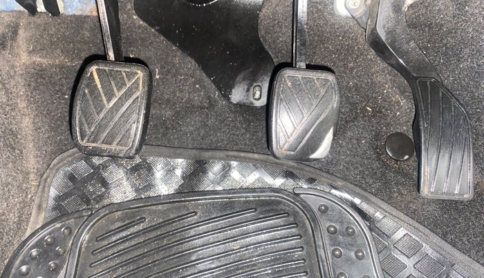 2013 Maruti Swift VXI, Petrol, Manual, 94,966 km, Pedals