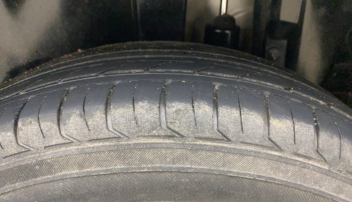 2013 Maruti Swift VXI, Petrol, Manual, 94,966 km, Left Rear Tyre Tread