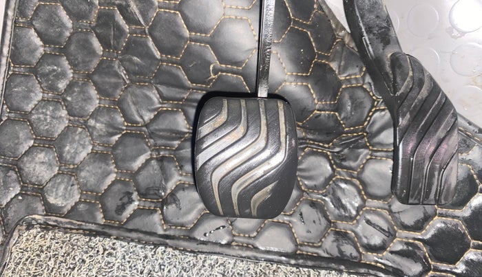 2016 Renault Kwid RXT 1.0 AMT, Petrol, Automatic, 43,085 km, Pedals