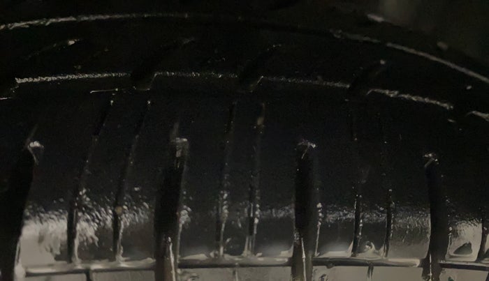 2016 Renault Kwid RXT 1.0 AMT, Petrol, Automatic, 43,085 km, Right Front Tyre Tread