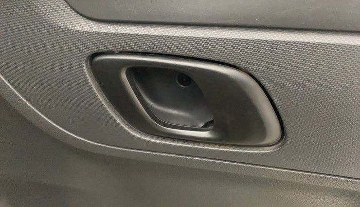 2016 Renault Kwid RXT 1.0 AMT, Petrol, Automatic, 43,085 km, Driver Side Door Panels Control