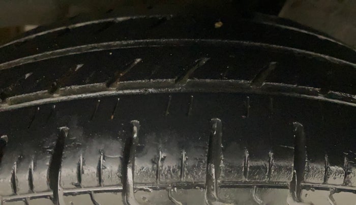 2016 Renault Kwid RXT 1.0 AMT, Petrol, Automatic, 43,085 km, Left Rear Tyre Tread