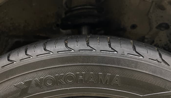2016 Maruti Ciaz ZXI+, Petrol, Manual, 1,25,636 km, Right Front Tyre Tread