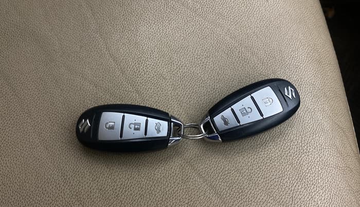 2016 Maruti Ciaz ZXI+, Petrol, Manual, 1,25,636 km, Key Close Up