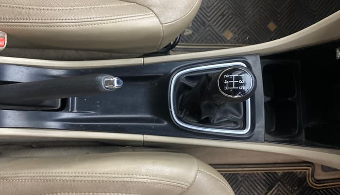 2016 Maruti Ciaz ZXI+, Petrol, Manual, 1,25,636 km, Gear Lever