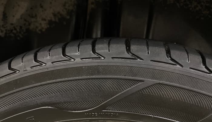 2016 Maruti Ciaz ZXI+, Petrol, Manual, 1,25,636 km, Right Rear Tyre Tread