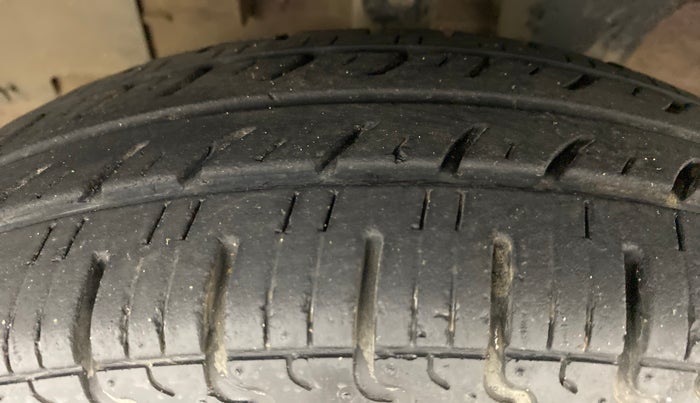 2017 Renault Kwid RXL, Petrol, Manual, 27,666 km, Left Front Tyre Tread