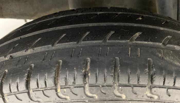 2017 Renault Kwid RXL, Petrol, Manual, 27,666 km, Right Rear Tyre Tread