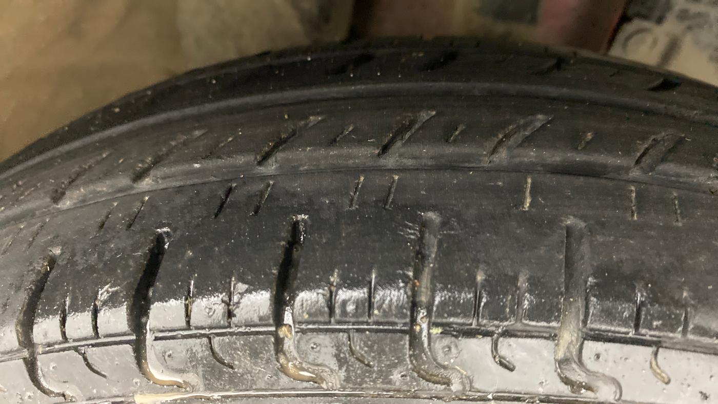 2017 Renault Kwid RXL, Petrol, Manual, 27,666 km, Right Front Tyre Tread