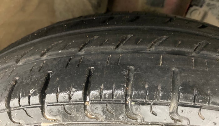 2017 Renault Kwid RXL, Petrol, Manual, 27,666 km, Right Front Tyre Tread