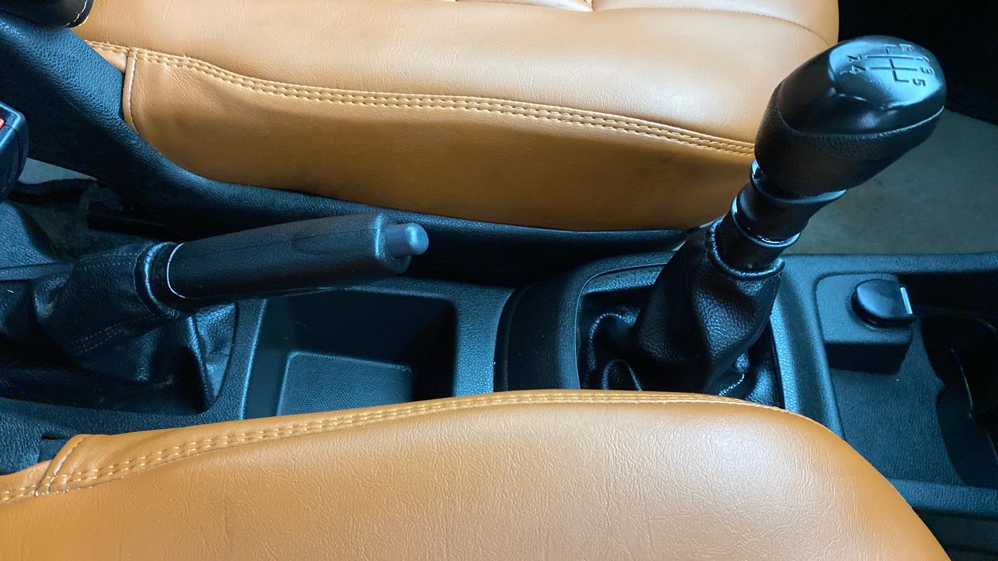 2017 Renault Kwid RXL, Petrol, Manual, 27,666 km, Gear Lever