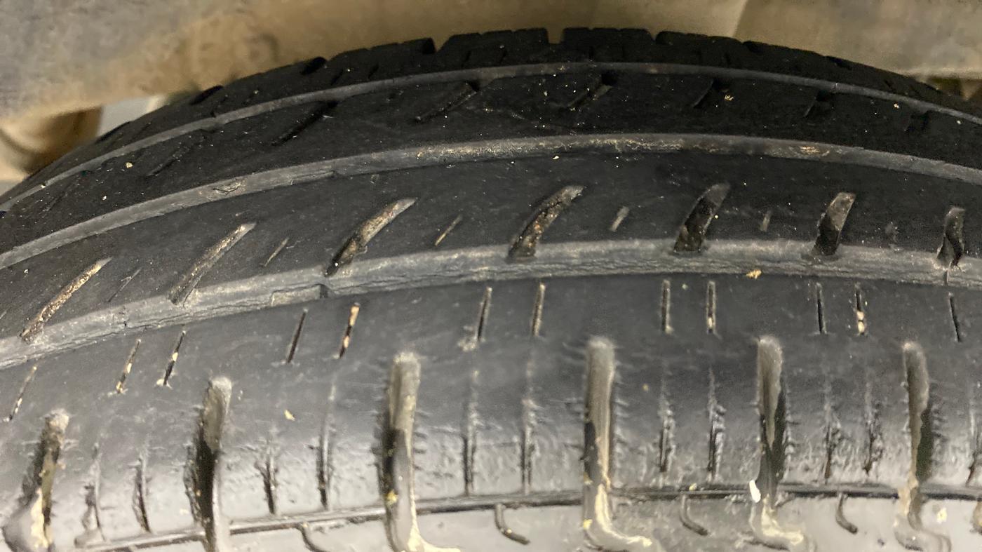 2017 Renault Kwid RXL, Petrol, Manual, 27,666 km, Left Rear Tyre Tread