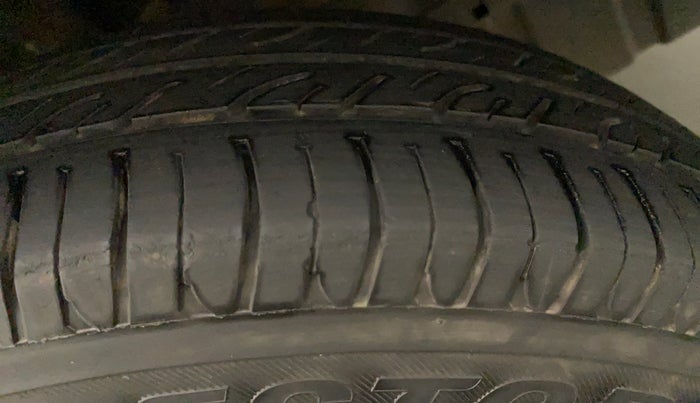 2014 Maruti Wagon R 1.0 LXI CNG, CNG, Manual, 71,685 km, Left Rear Tyre Tread
