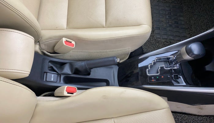 2018 Toyota YARIS VX CVT, Petrol, Automatic, 43,044 km, Gear Lever