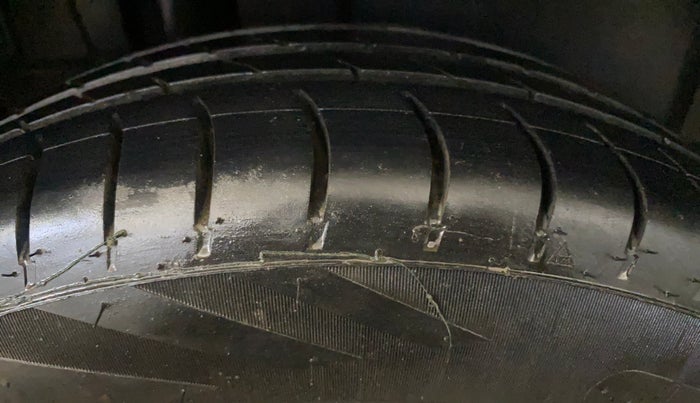 2014 Maruti Ertiga VXI CNG, CNG, Manual, 77,691 km, Right Rear Tyre Tread