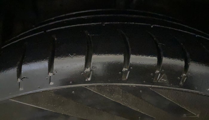 2014 Maruti Ertiga VXI CNG, CNG, Manual, 77,691 km, Left Front Tyre Tread