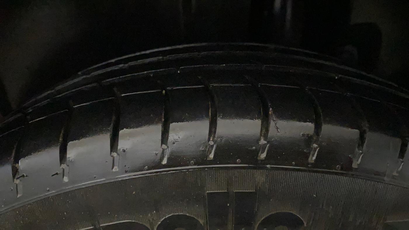 2014 Maruti Ertiga VXI CNG, CNG, Manual, 77,691 km, Left Rear Tyre Tread