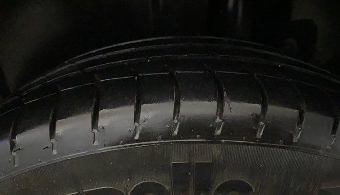 2014 Maruti Ertiga VXI CNG, CNG, Manual, 77,691 km, Left Rear Tyre Tread