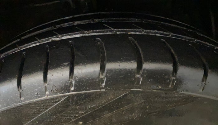 2014 Maruti Ertiga VXI CNG, CNG, Manual, 77,691 km, Right Front Tyre Tread