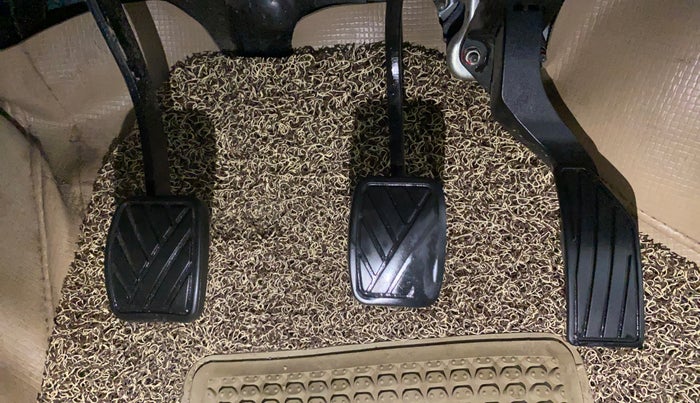 2014 Maruti Ertiga VXI CNG, CNG, Manual, 77,691 km, Pedals