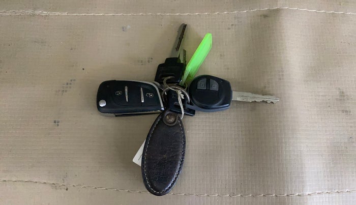 2014 Maruti Ertiga VXI CNG, CNG, Manual, 77,691 km, Key Close Up