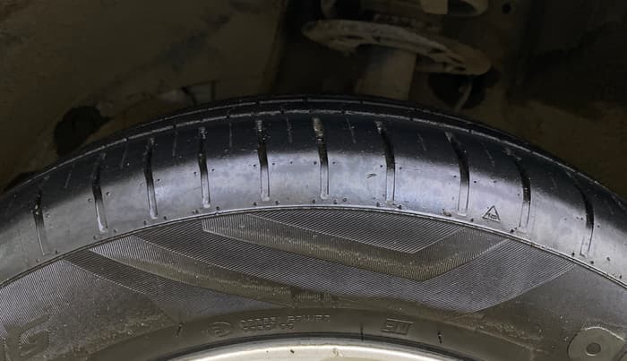 2023 Maruti Swift ZXI AMT, Petrol, Automatic, 20,080 km, Left Front Tyre Tread