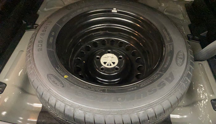 2020 KIA SELTOS HTX 1.5 PETROL, Petrol, Manual, 1,07,498 km, Spare Tyre