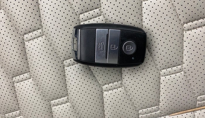 2020 KIA SELTOS HTX 1.5 PETROL, Petrol, Manual, 1,07,498 km, Key Close Up