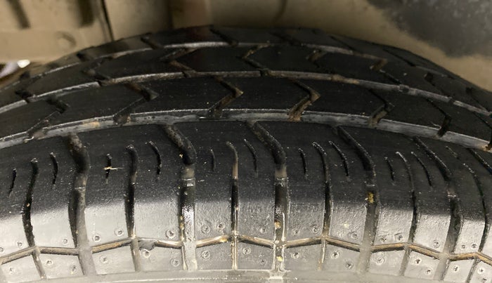 2015 Maruti Swift VXI, Petrol, Manual, 69,216 km, Right Rear Tyre Tread