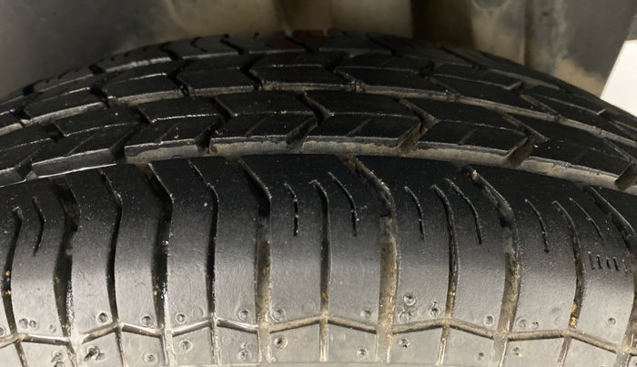 2015 Maruti Swift VXI, Petrol, Manual, 69,216 km, Left Rear Tyre Tread