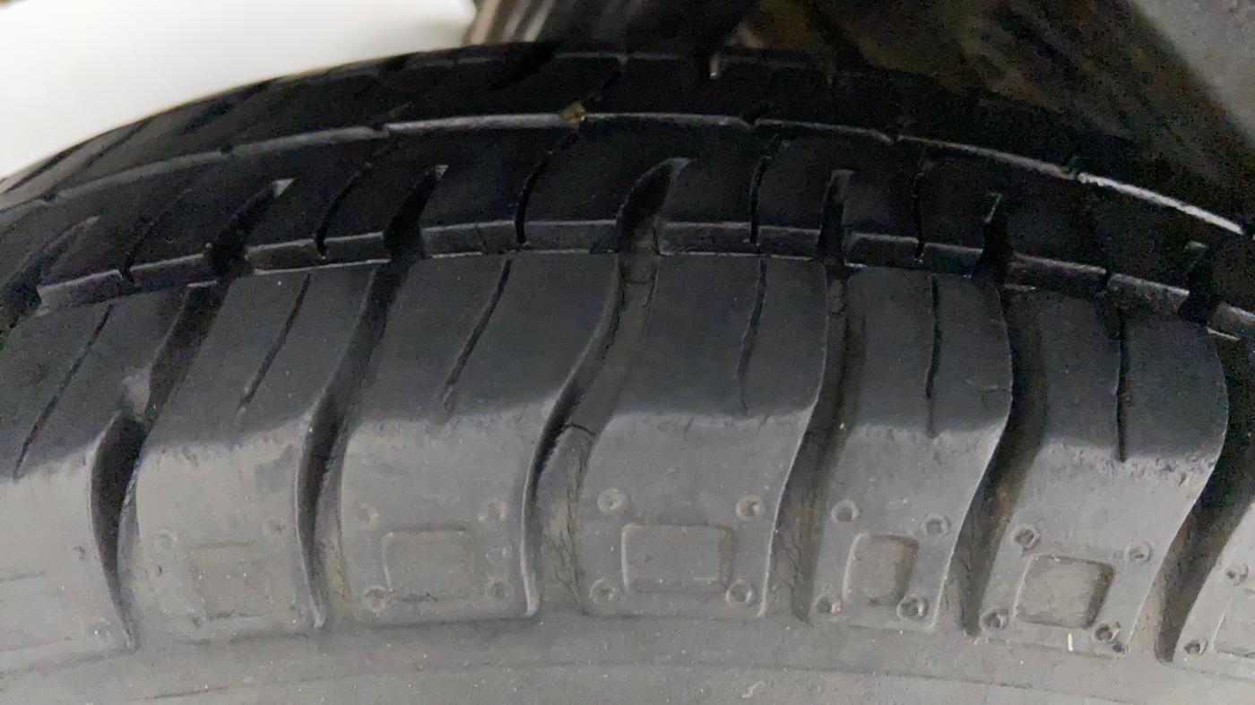 2014 Maruti Alto 800 LXI, Petrol, Manual, 28,635 km, Right Rear Tyre Tread