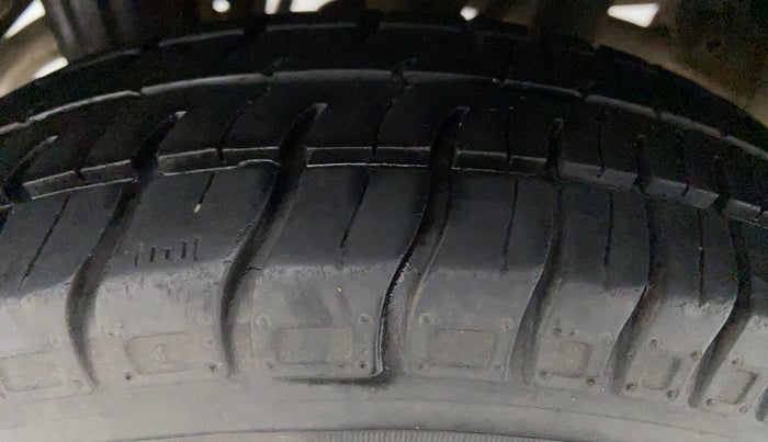 2014 Maruti Alto 800 LXI, Petrol, Manual, 28,635 km, Right Front Tyre Tread