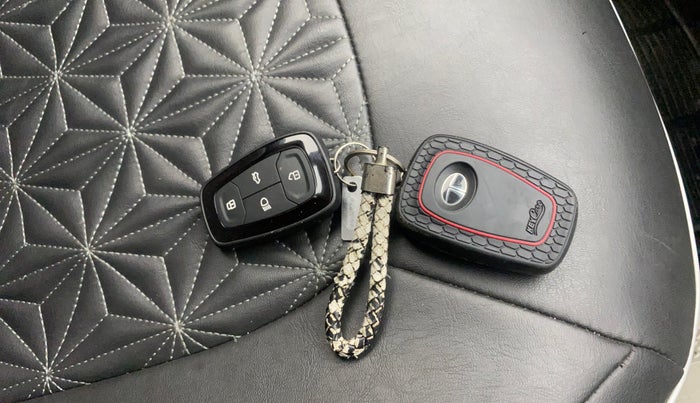 2021 Tata NEXON XZ PLUS PETROL, Petrol, Manual, 39,559 km, Key Close Up