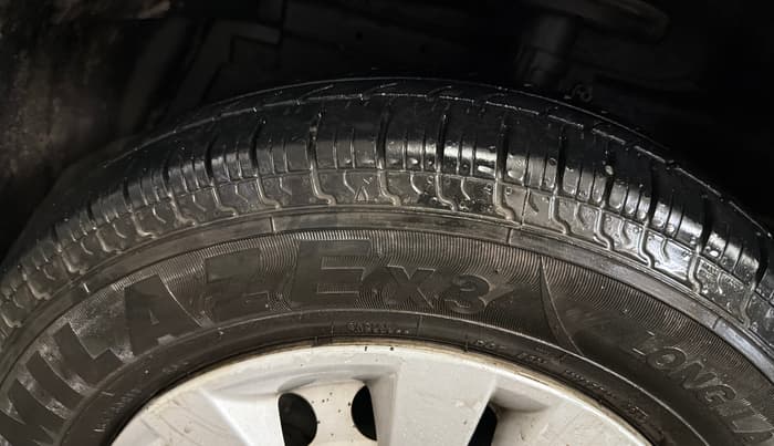 2017 Maruti Swift LXI, Petrol, Manual, 65,171 km, Left Front Tyre Tread