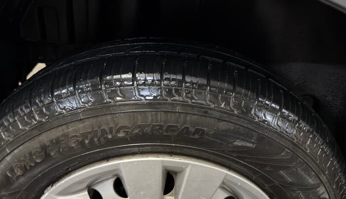 2017 Maruti Swift LXI, Petrol, Manual, 65,171 km, Right Rear Tyre Tread