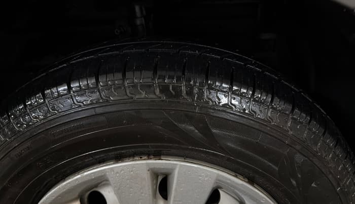 2017 Maruti Swift LXI, Petrol, Manual, 65,171 km, Right Front Tyre Tread