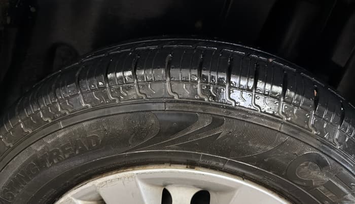 2017 Maruti Swift LXI, Petrol, Manual, 65,171 km, Left Rear Tyre Tread