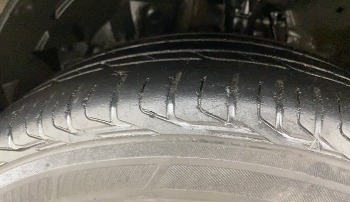 2019 Honda WR-V 1.5L I-DTEC VX MT, Diesel, Manual, 1,11,202 km, Left Front Tyre Tread