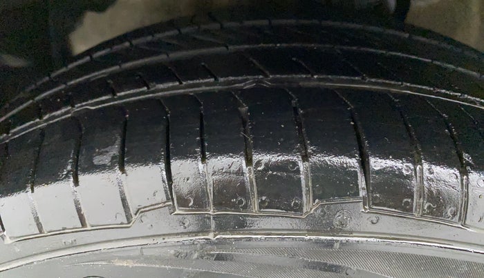 2014 Maruti Celerio VXI, Petrol, Manual, 83,895 km, Left Front Tyre Tread
